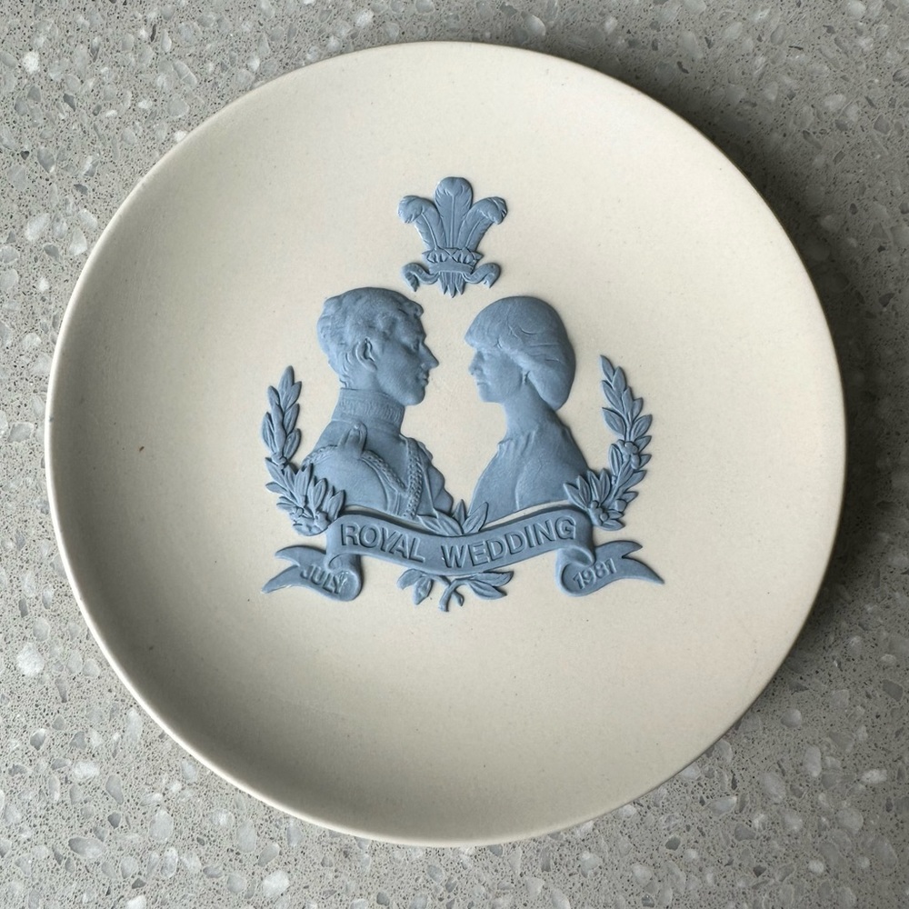 Wedgwood Jasperware Reversed Blue on White 1981 Royal Wedding Couple 4.25 Plate